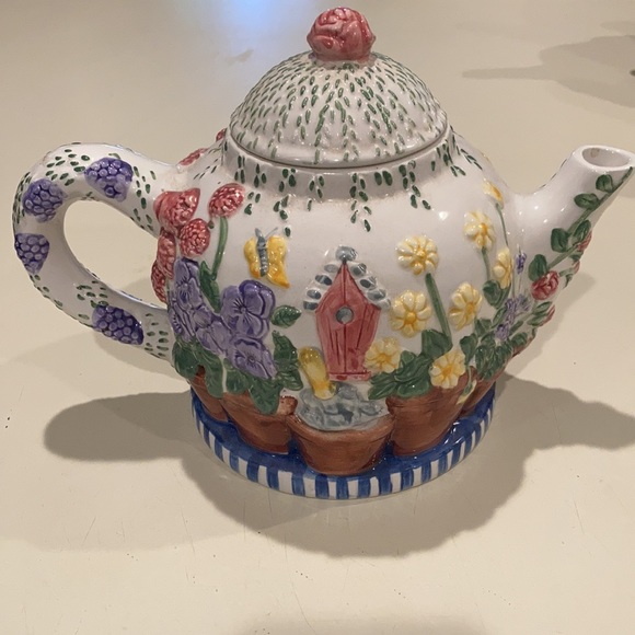 Tea Pot With Floral Garden - Picture 2 of 7